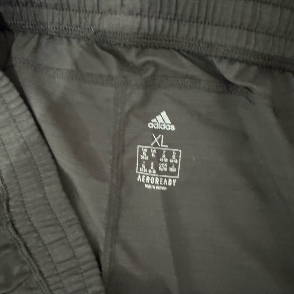 Adidas pacer 3 stripe shorts- NWT Size XL - Picture 5 of 6